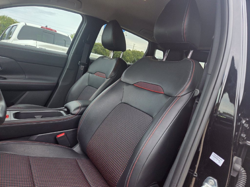 Used 2025 Nissan Kicks SR w/ Illumination Package AWD/4WD image 11