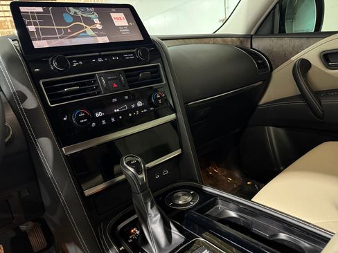 Used 2023 INFINITI QX80 Premium Select w/ All-Season Package image 27