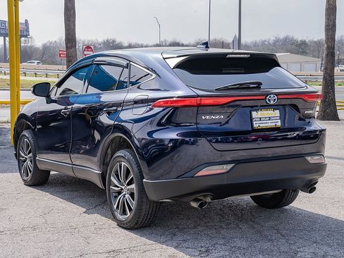 Used 2021 Toyota Venza LE image 7
