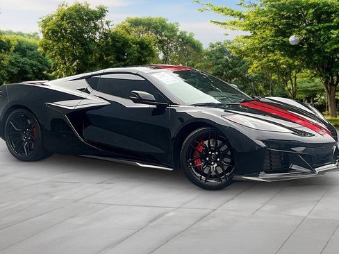 Used 2024 Chevrolet Corvette Z06 RWD image 3