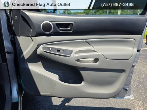 Used 2015 Toyota Tacoma 4x4 Double Cab w/ TRD Off-Road Package image 26