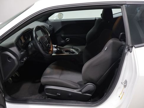 Used 2016 Dodge Challenger R/T Scat Pack w/ Technology Group RWD image 11