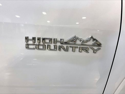 Used 2023 Chevrolet Traverse High Country AWD/4WD image 30