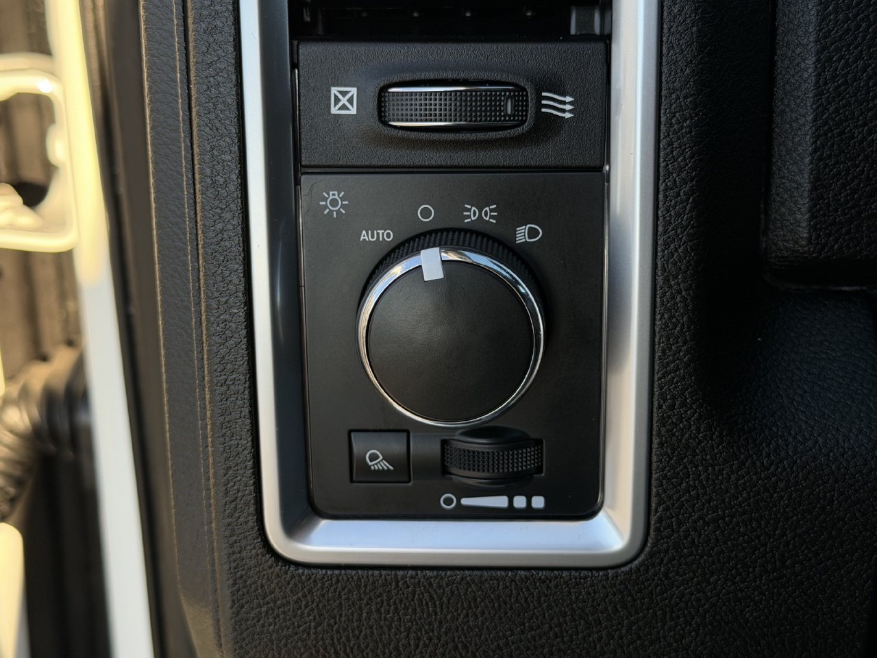 Used 2023 RAM 1500 Classic SLT w/ Electronics Group AWD/4WD image 20