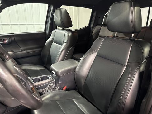 Used 2019 Toyota Tacoma TRD Sport AWD/4WD image 20