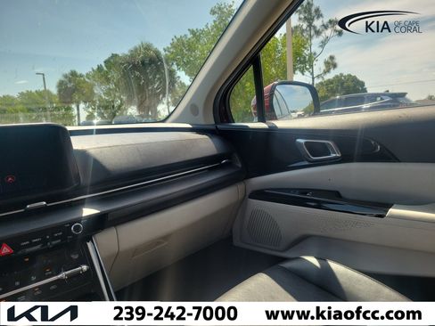 Certified 2023 Kia Carnival SX FWD image 30