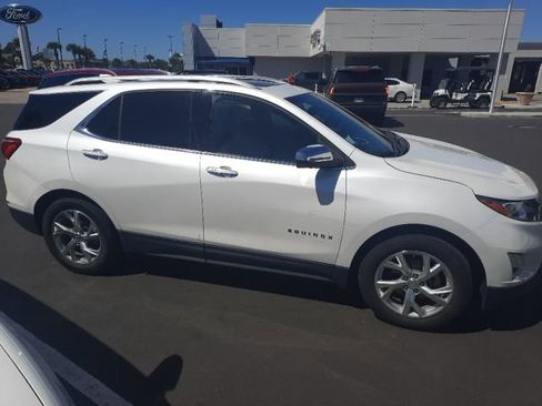 Used 2020 Chevrolet Equinox Premier image 2