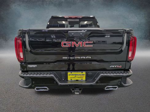 Used 2024 GMC Sierra 1500 AT4 w/ Technology Package image 5
