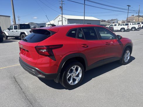 New 2026 Chevrolet Trax LS w/ LS Convenience Package image 3