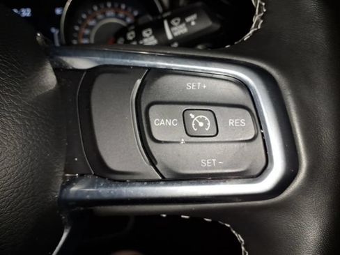 Used 2022 Jeep Wrangler Unlimited Sahara w/ Dual Top Group AWD/4WD image 13