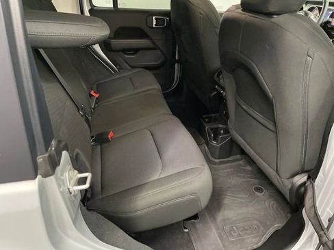 Used 2022 Jeep Wrangler Unlimited Sahara image 29