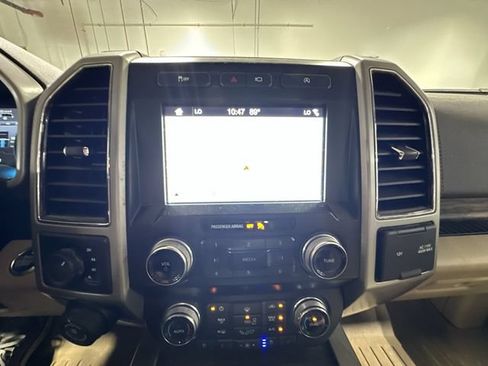 Used 2019 Ford F150 Lariat w/ Equipment Group 502A Luxury AWD/4WD image 16