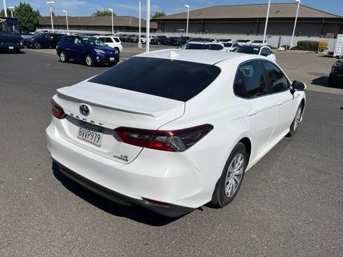 Used 2021 Toyota Camry LE FWD image 4