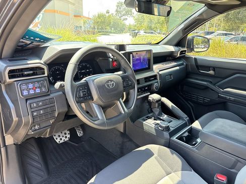 Used 2025 Toyota Tacoma TRD Sport AWD/4WD image 6