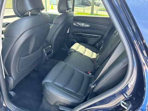 Used 2025 Genesis GV70 2.5T AWD/4WD image 27