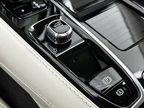 Used 2023 Volvo S60 T8 Plus image 19