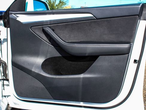 Used 2023 Tesla Model Y Performance image 12