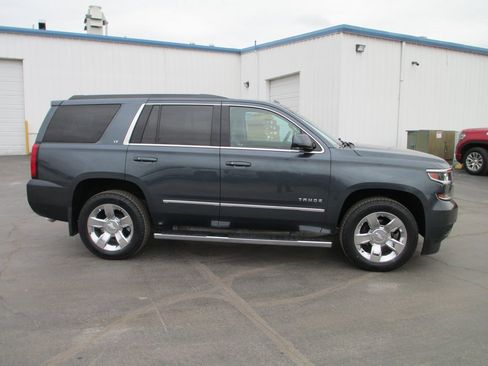 Used 2019 Chevrolet Tahoe LT w/ LT Signature Package image 2
