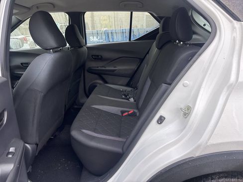 Used 2020 Nissan Kicks S FWD image 11