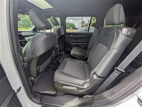 New 2025 Jeep Grand Cherokee L Laredo image 31