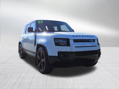 Used 2025 Land Rover Defender 110 X-Dynamic SE image 8