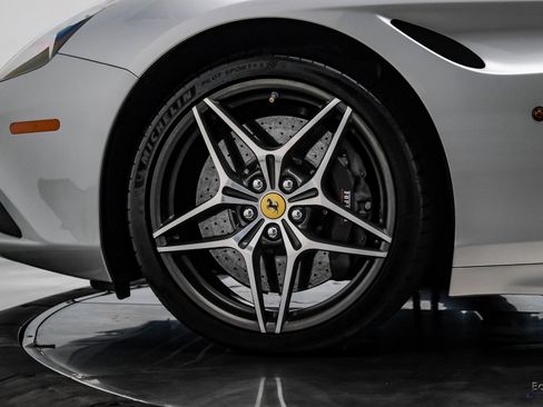 Used 2016 Ferrari California T image 71