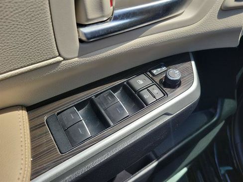 Used 2023 Toyota Sienna Limited FWD image 16