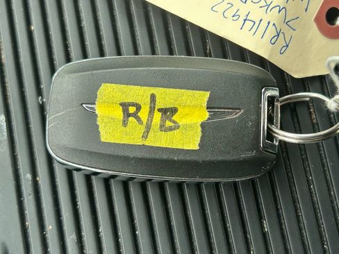 Used 2024 Chrysler Pacifica Limited FWD image 15