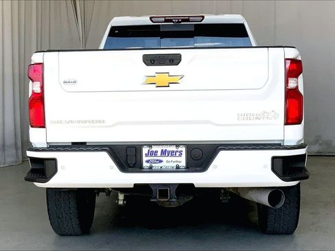Used 2024 Chevrolet Silverado 2500 High Country w/ High Country Premium Package image 4