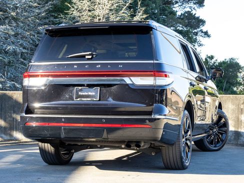 Used 2023 Lincoln Navigator Reserve AWD/4WD image 11