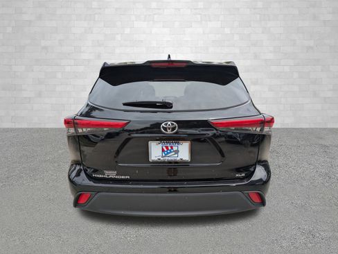 Used 2023 Toyota Highlander XLE image 5