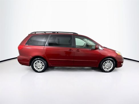 Used 2008 Toyota Sienna XLE image 11