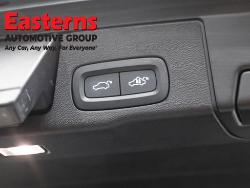 Used 2023 Volvo XC60 B5 Plus image 21