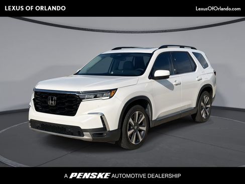 Used 2024 Honda Pilot Touring image 1