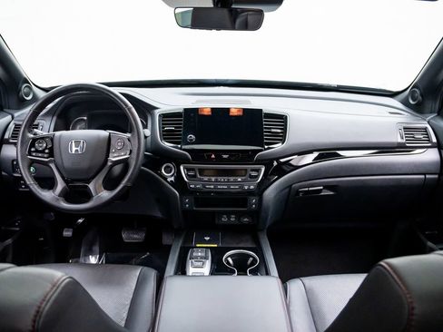 Certified 2024 Honda Passport Black Edition image 11