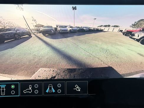 Used 2025 GMC Yukon XL Denali w/ Sun & Power Step Package image 24