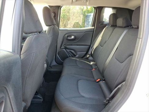 Used 2023 Jeep Renegade Latitude image 19