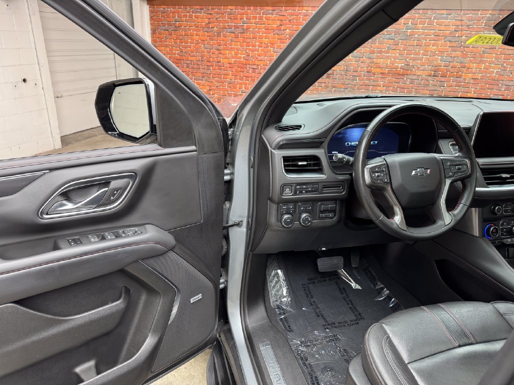 Used 2024 Chevrolet Suburban RST w/ Luxury Package AWD/4WD image 9