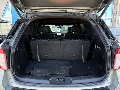 Used 2020 Ford Explorer XLT w/ Equipment Group 202A RWD image 27