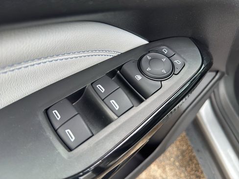 Certified 2025 Chevrolet Trax LT w/ LT Convenience Package image 11