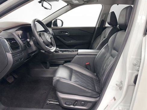 Used 2021 Nissan Rogue Platinum image 4