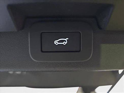 New 2025 Land Rover Discovery Dynamic SE image 12