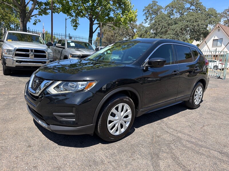 Used 2020 Nissan Rogue S FWD image 2