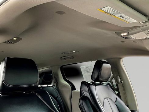 Used 2023 Chrysler Pacifica Touring-L FWD image 26
