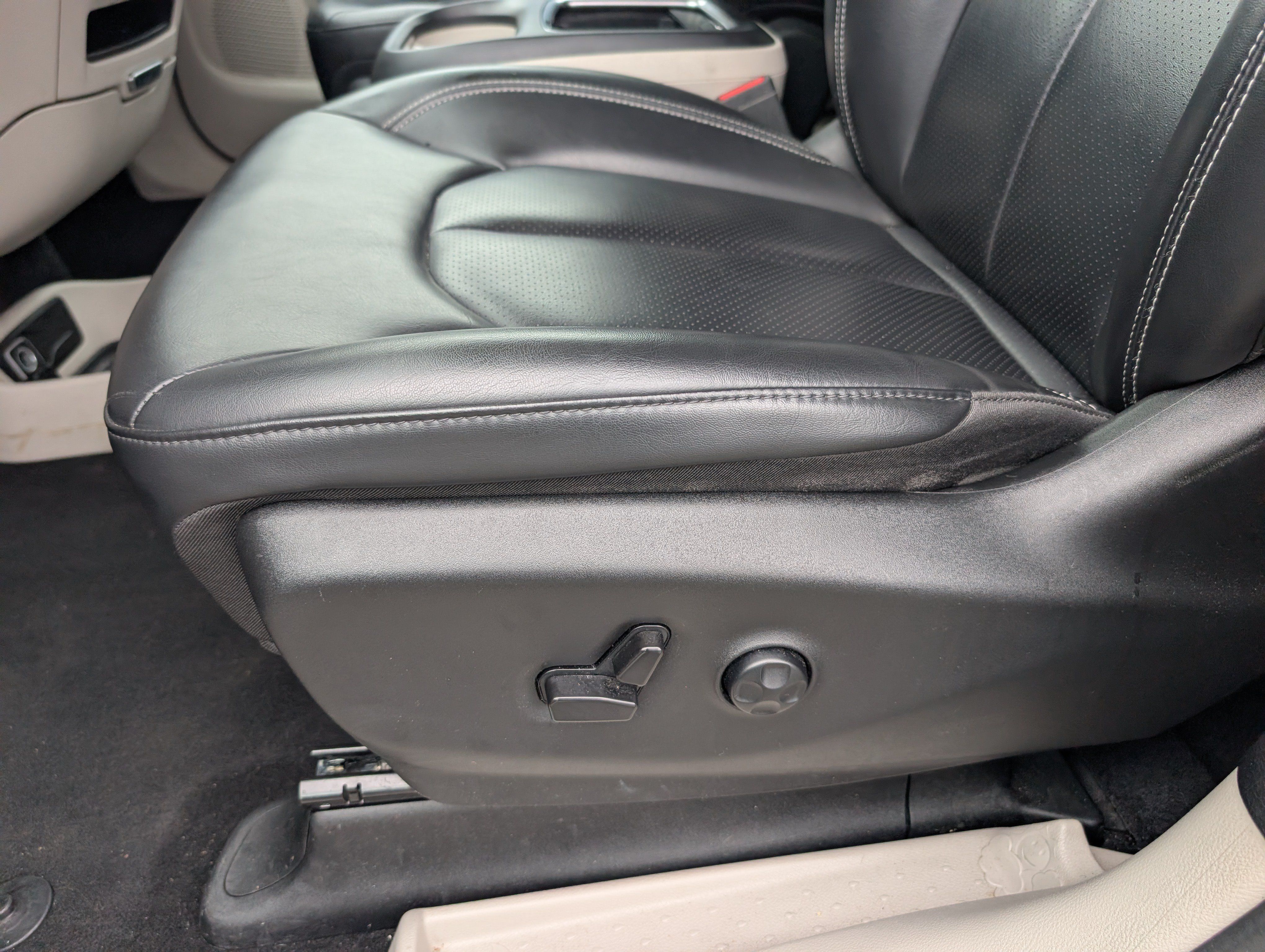 Used 2023 Chrysler Pacifica Touring-L FWD image 20