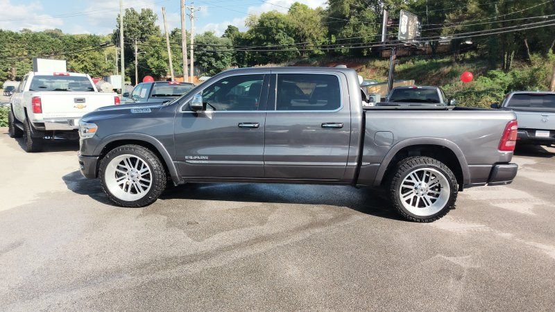 Used 2019 RAM 1500 Limited AWD/4WD image 2