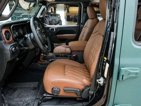 Used 2025 Jeep Wrangler Unlimited Rubicon w/ Technology Group image 15