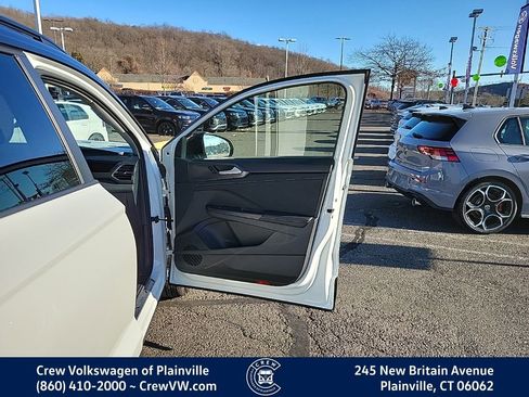 New 2026 Volkswagen Taos SE image 41