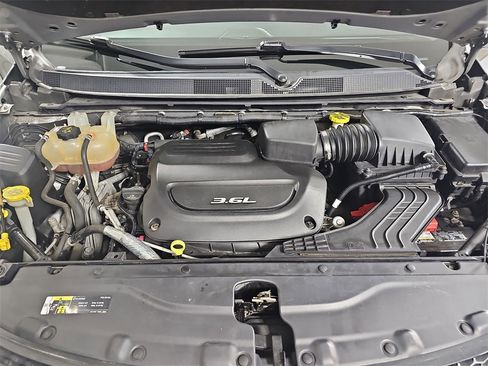 Used 2018 Chrysler Pacifica Limited image 38