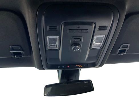 Used 2021 Chevrolet Suburban LT AWD/4WD image 33